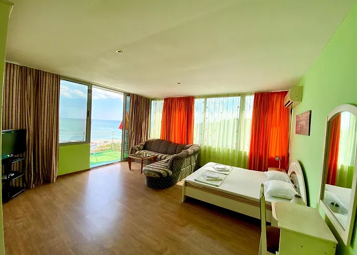 Jackie 4* Golden Sands