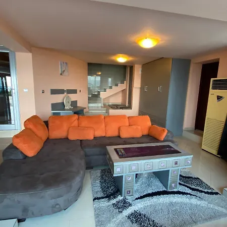 Jackie 4* غولدن ساندز