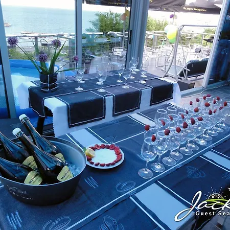 Jackie بيت ضيافة