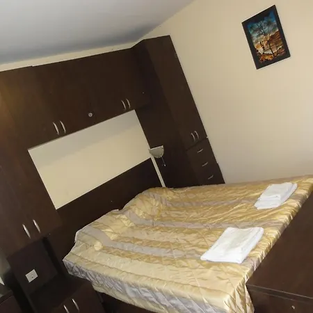 Jackie 4* غولدن ساندز